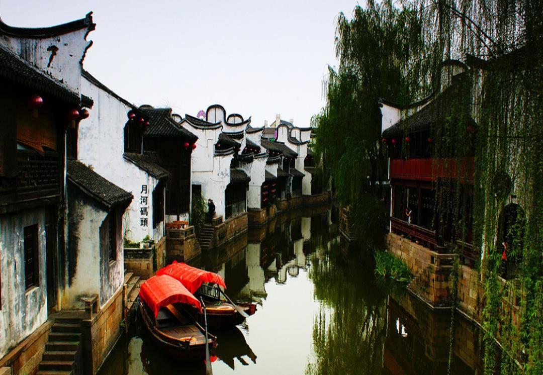 镜泊湖冰上马拉松:不畏严寒 激情奔跑